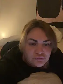 XXX chat uživo modela HeyBABYGIRL