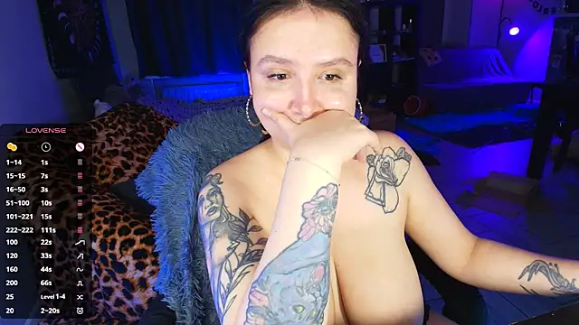 NicoleFancyのライブXXXチャット