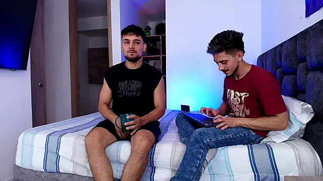 Chat +18 de Two_sinzXX ao vivo