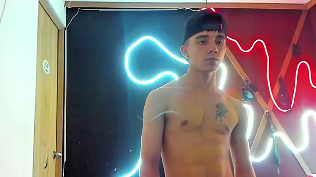 MaximumSteel_ Live XXX Chat