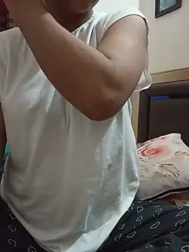 Tanha18 লাইভ XXX চ্যাট