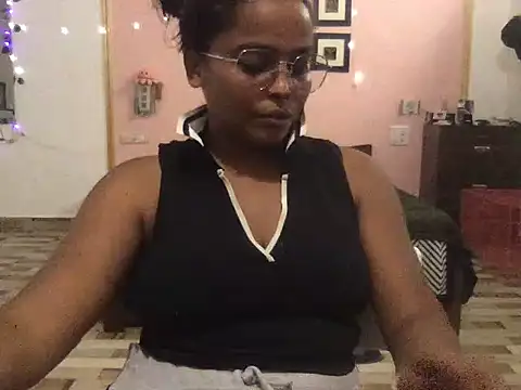 raveena_hot 现场XXX聊天