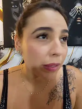 LizzRouse live XXX chat