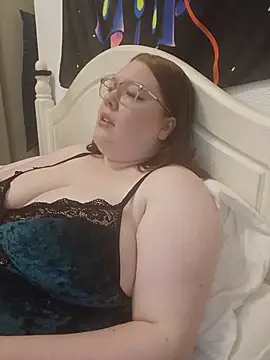 Sexycurvyemilyy Chat XXX live