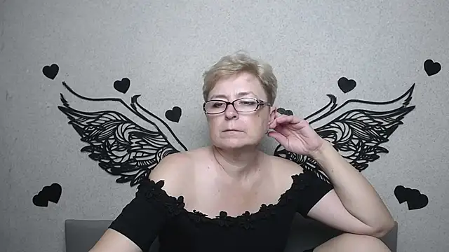 EmiliaGree Chat XXX live