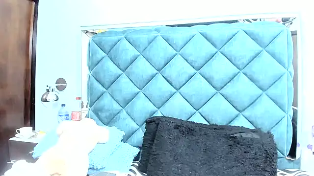 PENELOPELEWISs live XXX chat