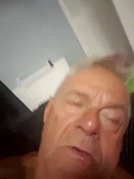 gymrat61 élő XXX-chatje