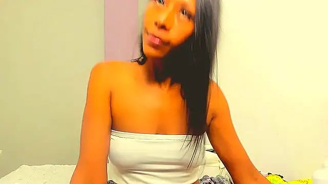 Chat XXX en directo de monserrath_bitch_naughty