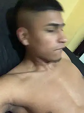 Emiliano_Reyesのウェブカメラショー