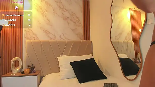 j_belle_ Adlı Modelin Canlı XXX Sohbeti