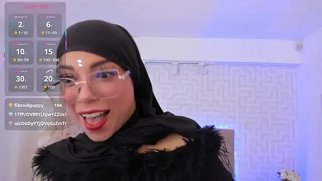 Chat XXX en directo de naishaa_