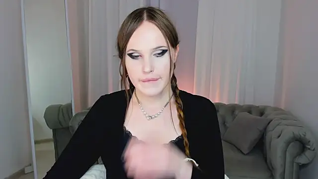 EffieMinki live XXX chat