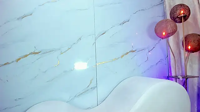 AmazingOrgasm élő XXX-chatje