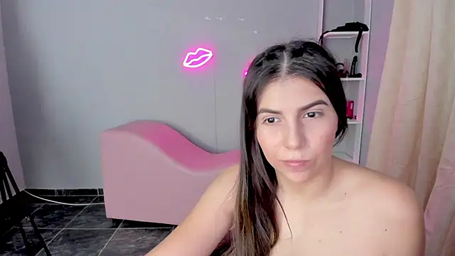 estrellita_18nice Adlı Modelin Canlı XXX Sohbeti