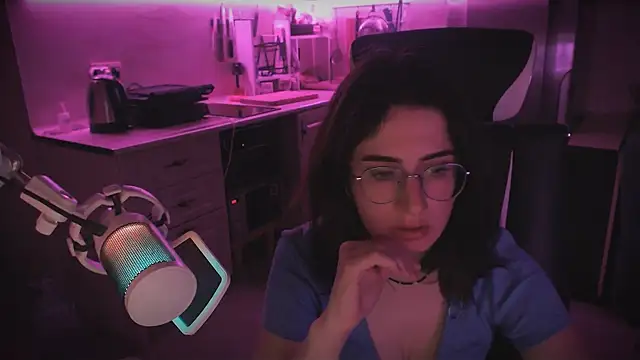 Regina_glow Chat XXX live