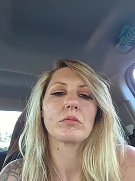 SheIsSomething live XXX chat