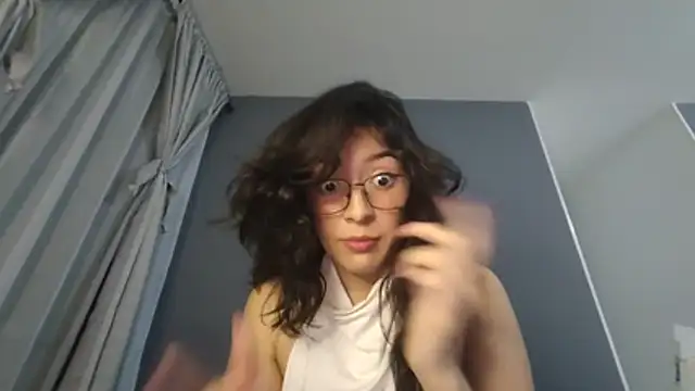 Chat +18 de MiiaCullens ao vivo