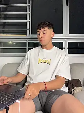 OLIVER_K Adlı Modelin Canlı XXX Sohbeti