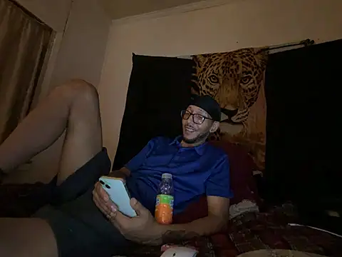 ThrowedWorldWide live XXX chat