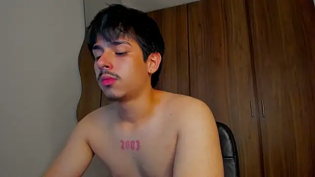 Maximo_Miller Adlı Modelin Canlı XXX Sohbeti