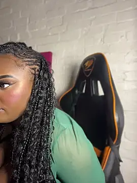 QUEEN_NOBUHLE_FEMDOM_777's Live Chat Room