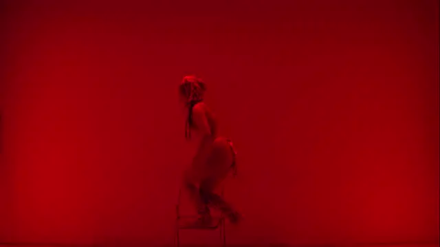 Honeyy-Angel: διαδικτυακό σόου στην κάμερα