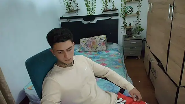 santii_ss 现场XXX聊天