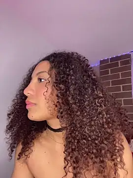 Daphnne_Curly XXX чат на живо