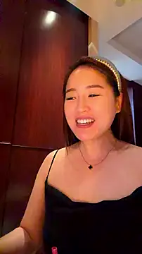 momoli60 Show Webcam