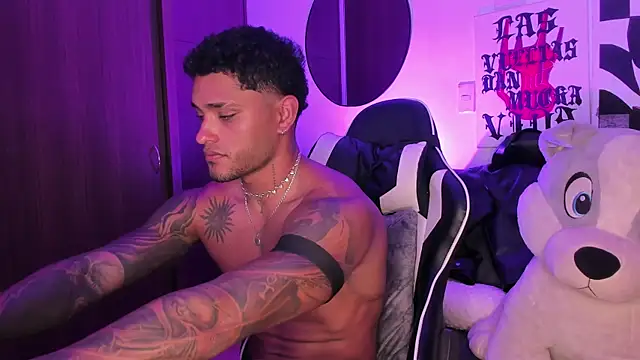 XXX chat uživo modela Alessandro_Vanni