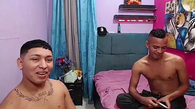 twink_fucks 现场XXX聊天