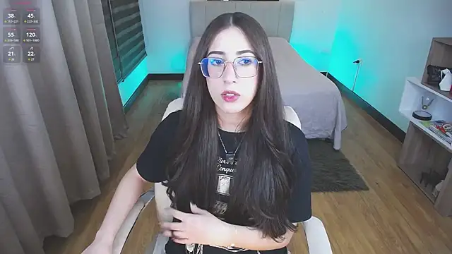 KittyCute- Adlı Modelin Canlı XXX Sohbeti