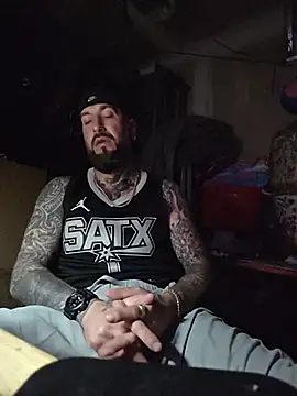 צ'אט XXX בשידור חי של Beardedtattood