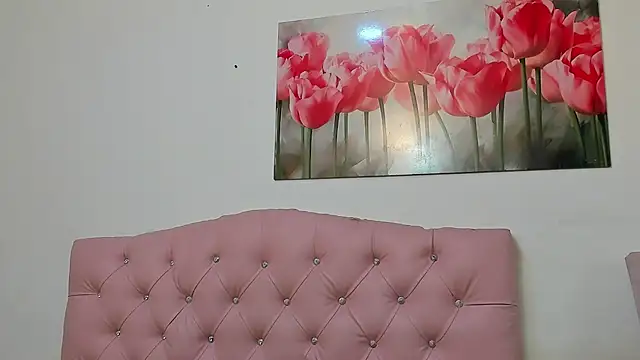 pinky_f00x's Live XXX Chat