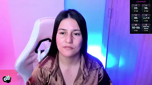 Saskyaa Adlı Modelin Canlı XXX Sohbeti