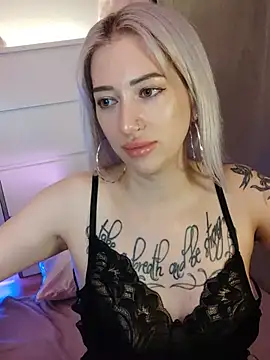 XXX chat uživo modela Gina-Lumara