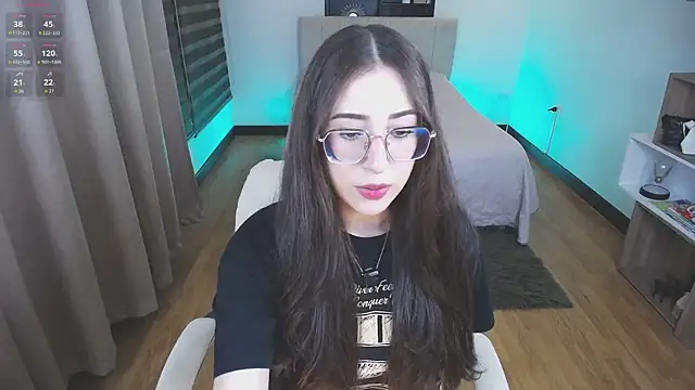 KittyCute- Adlı Modelin Canlı XXX Sohbeti