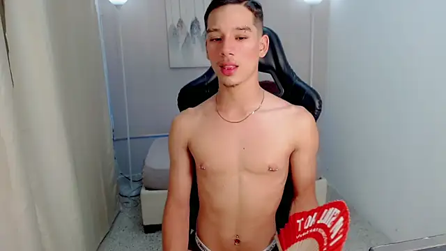 Show modela Flex_boyy_ na web-kameri