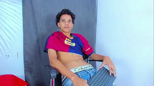 دردشة LatinPrince_ الجنسية المباشرة