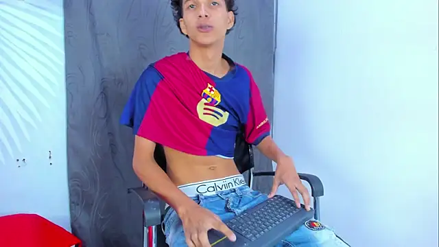 Chatroom XXX en direct de LatinPrince_