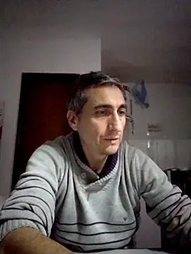 Alejandro83bsf élő XXX-chatje