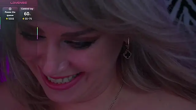 CandyLadyyy XXX чат на живо