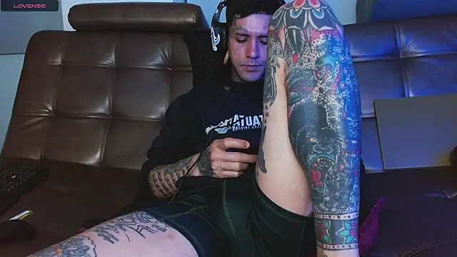 צ'אט XXX בשידור חי של jhonny__ackerman