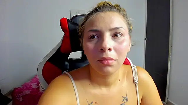 lana-rosse Adlı Modelin Canlı XXX Sohbeti