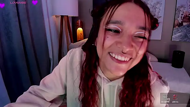 Chat +18 de charlotte_bluee ao vivo