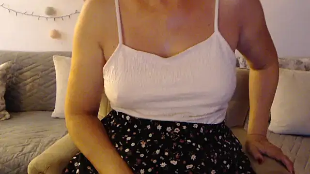YourfantasyGiuly Adlı Modelin Canlı XXX Sohbeti