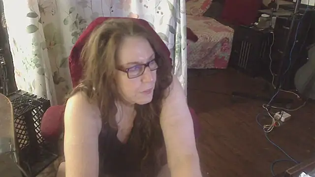 Онлайн чат XXX Ireallysquirt