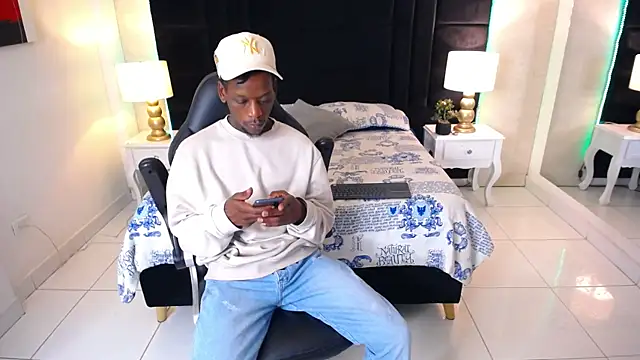 SkylerBigxxx লাইভ XXX চ্যাট