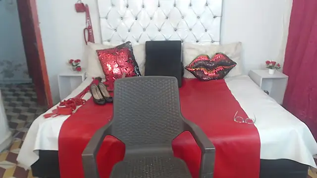 Sweetbigcatt Adlı Modelin Canlı XXX Sohbeti