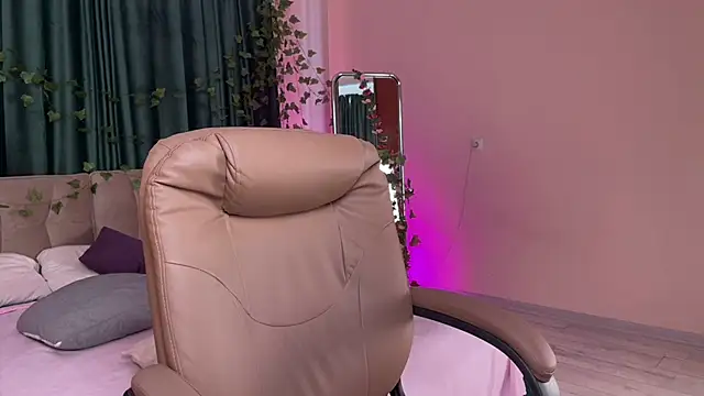 Love_is_Lola live XXX chat
